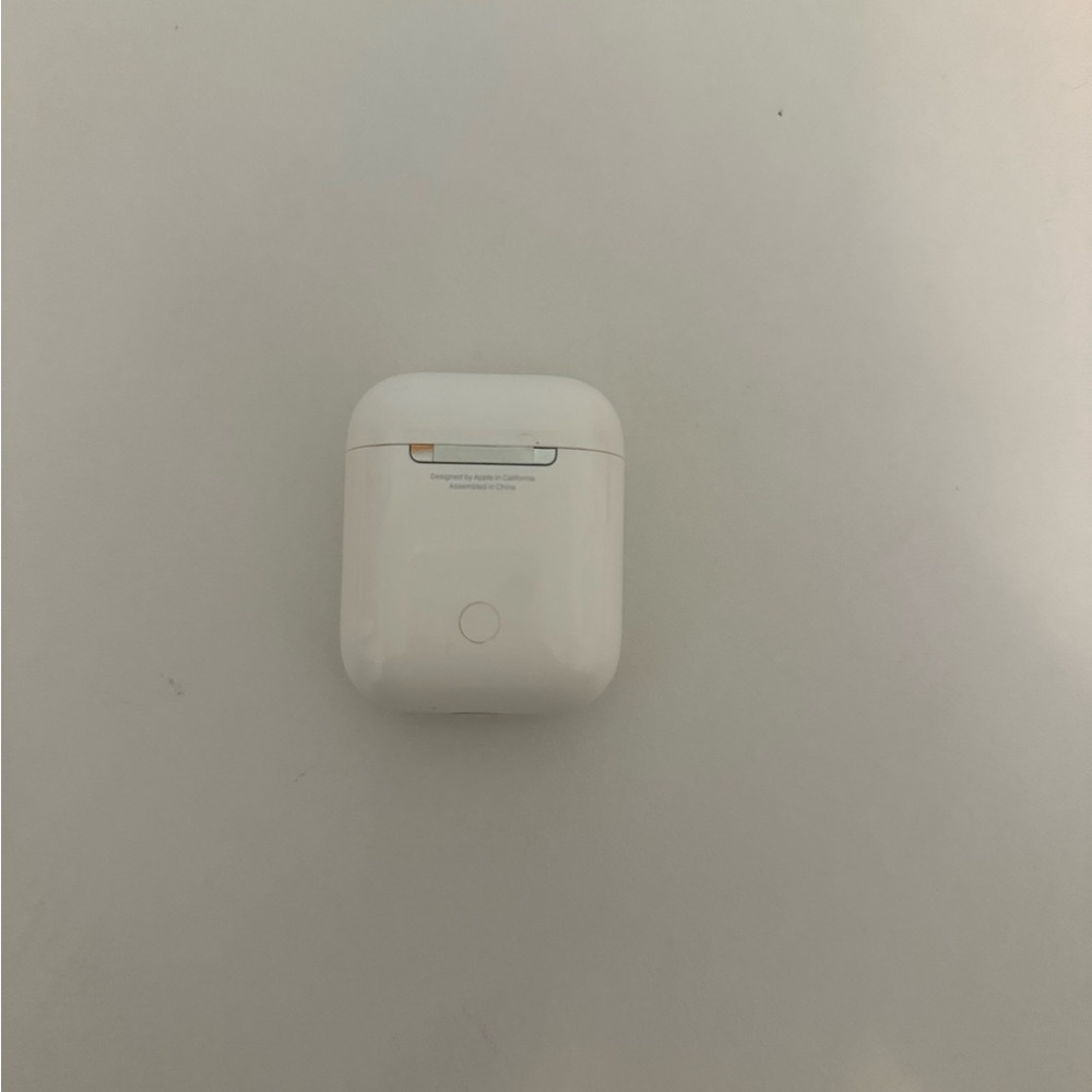 Apple White Air Pod 2 - Picture 2 of 5